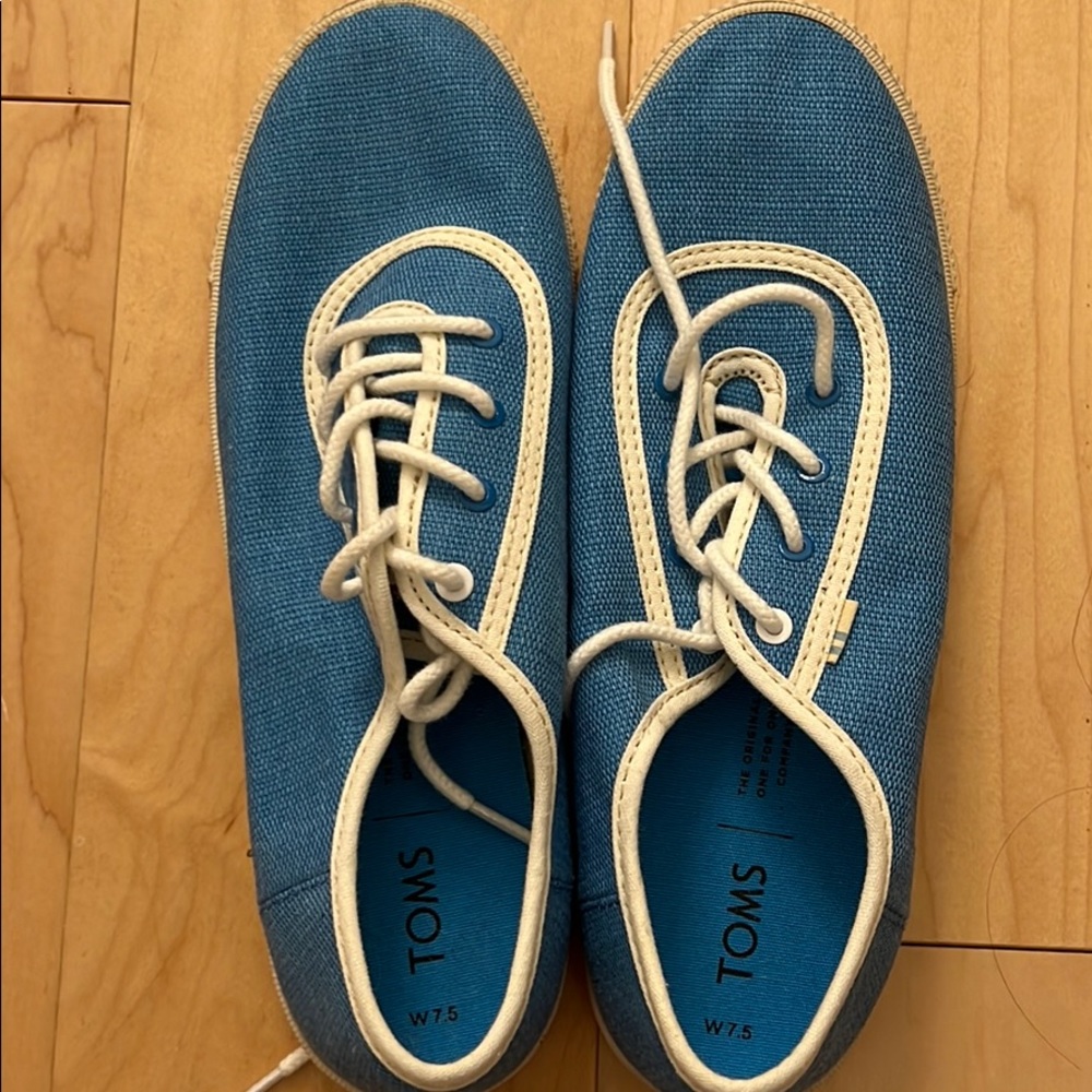 Brand new Toms Sneakers 7.5